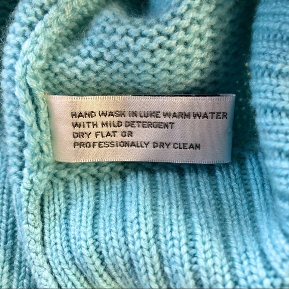 Sutton Studio Bloomingdale’s 100% cashmere robin’s egg blue v-neck sweater M - Picture 8 of 8